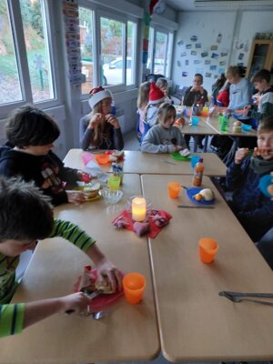Foto des Albums: 🎄Weihnachtsfeier der Klasse 4 🎅🏼