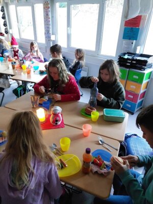 Foto des Albums: 🎄Weihnachtsfeier der Klasse 4 🎅🏼