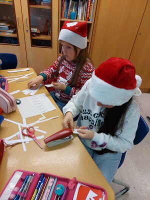 Foto des Albums: 🎄Weihnachtsfeier der Klasse 4 🎅🏼