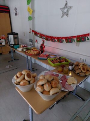 Foto des Albums: 🎄Weihnachtsfeier der Klasse 4 🎅🏼