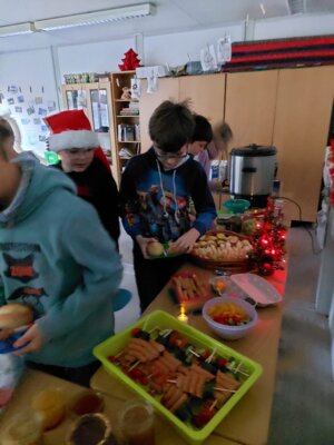 Foto des Albums: 🎄Weihnachtsfeier der Klasse 4 🎅🏼