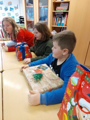 Foto des Albums: 🎄Weihnachtsfeier der Klasse 4 🎅🏼