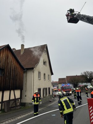 Foto des Albums: B 3 - Dachstuhlbrand (Person in Gefahr)