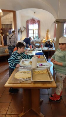 Foto des Albums: In der Weihnachtsbäckerei (Kertscher Hof) Klasse 1