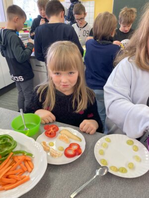 Foto des Albums: Obst und Gemüse mit der Partnerschule Cheb (01. 12. 2023)