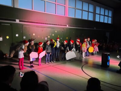 Foto des Albums: Die Weihnachtsfeier der Schule