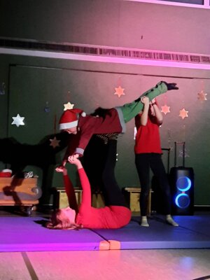 Foto des Albums: Die Weihnachtsfeier der Schule