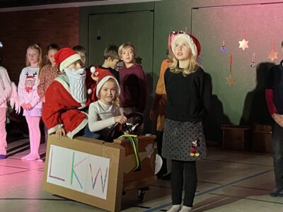 Foto des Albums: Die Weihnachtsfeier der Schule
