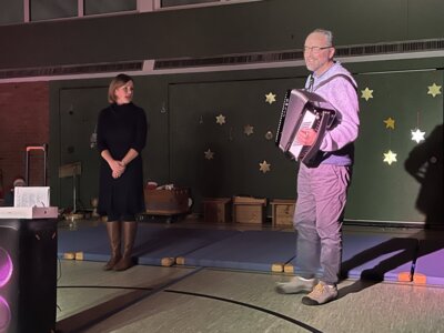 Foto des Albums: Die Weihnachtsfeier der Schule