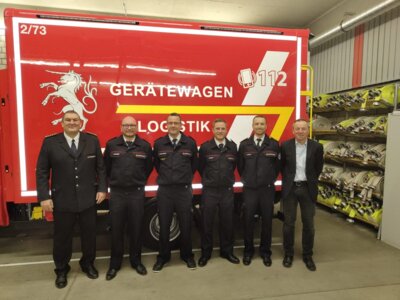 v.l.: Kommandant J&uuml;rgen Vogt, 1.stellvertretender Abteilungskommandant J&uuml;rgen Bader, Neuer Abteilungskommandant Stefan Rollwagen, 2.stellvertretender Abteilungskommandant Bastian Zink, bisheriger Abteilungskommandant Martin Roth, Ordnungsamtsleiter Uwe Wannenwetsch  (Bild vergr&ouml;&szlig;ern)