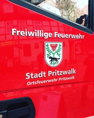Foto des Albums: Drehleiterübergabe Feuerwehr Pritzwalk am 15.04.2023