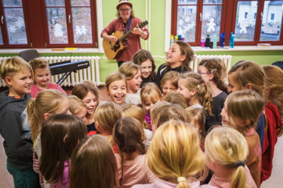 Musik und Tanz  (Bild vergr&ouml;&szlig;ern)