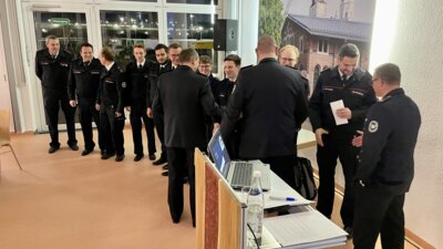 Ehrung f&uuml;r guten Dienstbesuch  (Bild vergr&ouml;&szlig;ern)