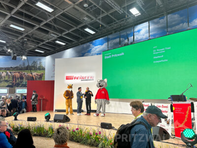 Foto des Albums: Willy Wolf und Knieperfuchs auf der Grünen Woche 2024