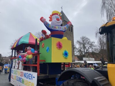 Foto des Albums: Karnevalszug Erlinghausen 2024 (12.​02.​2024)