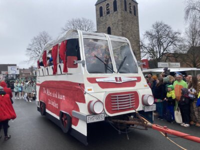 Foto des Albums: Karnevalszug Erlinghausen 2024 (12.​02.​2024)