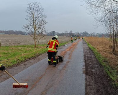 Foto des Albums: Einsatz: Ölspur auf der Straße
