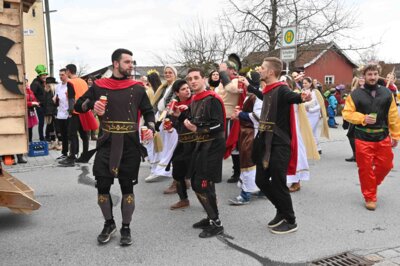 Foto des Albums: Rosenmontagszug 2024 in Bildern