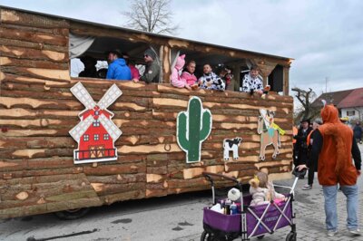 Foto des Albums: Rosenmontagszug 2024 in Bildern
