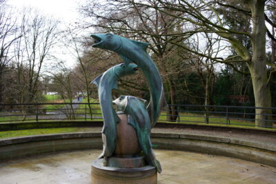 Arthur-Menge-Brunnen  (Bild vergr&ouml;&szlig;ern)