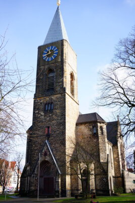 Petrikirche - Kleefeld  (Bild vergr&ouml;&szlig;ern)