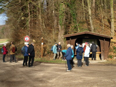 Erste Rast an der H&uuml;tte am Brandesstein  (Bild vergr&ouml;&szlig;ern)