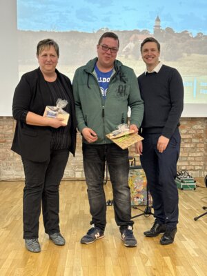 Ortsvorsteherin und Ehrenamtler aus Reppinichen  (Bild vergr&ouml;&szlig;ern)