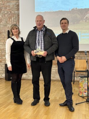 Ortsvorsteherin und Ehrenamtler aus Schlamau  (Bild vergr&ouml;&szlig;ern)