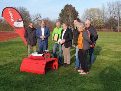 Foto des Albums: TSV Kirchdorf bekommt einen neuen Rasenroboter - DSEE unterstützt Projekte in der südlichen Region Hannovers! (29. 02. 2024)