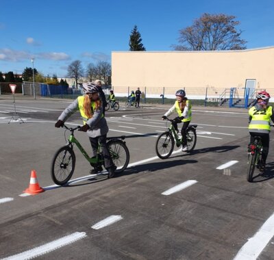 Foto des Albums: Fahrradprüfung Klasse 4a (14. 03. 2024)