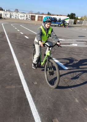 Foto des Albums: Fahrradprüfung Klasse 4a (14. 03. 2024)