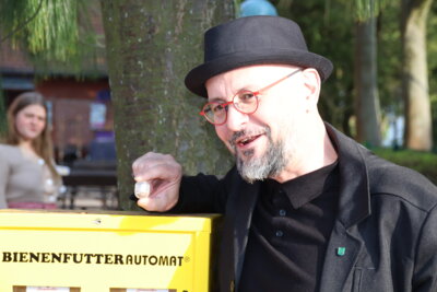 Foto des Albums: Bienenfutterautomat am Haus am Anger