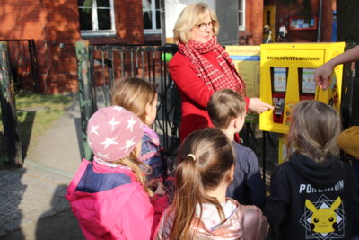 Foto des Albums: Bienenfutterautomat am Haus am Anger