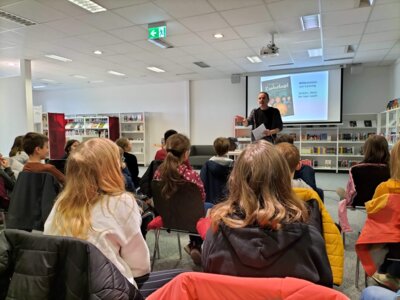 Foto des Albums: Klasse 3 zur Autorenlesung in der Stadtbücherei Mengen