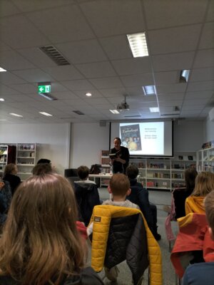 Foto des Albums: Klasse 3 zur Autorenlesung in der Stadtbücherei Mengen