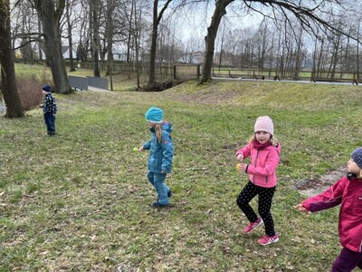 Foto des Albums: Osterwanderung ins Grüne - Klasse 1