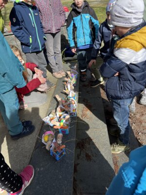 Foto des Albums: Osterwanderung ins Grüne - Klasse 1