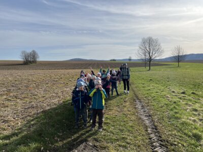 Foto des Albums: Osterwanderung ins Grüne - Klasse 1