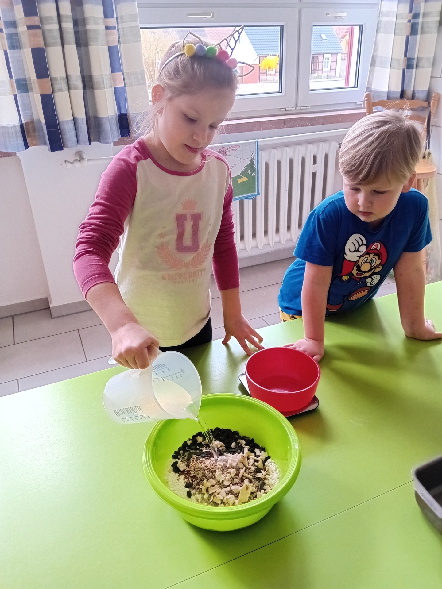 Bild: zum Oma & Opa Tag wird fleißig gebacken