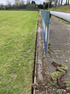 Foto des Albums: Arbeitseinsatz auf dem Sportplatz 06.04.2024