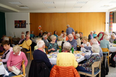 Die gut besuchte Versammlung  (Bild vergr&ouml;&szlig;ern)
