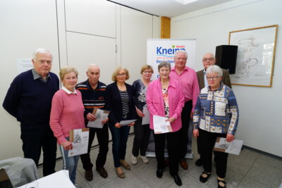 Ehrung durch den Vorstand f&uuml;r 10 Jahre Mitgliedschaft (v.2.l.n.r.) Inge G&uuml;ttler, Joachim Noack, Gerti Schiborr, Marianne Schiller, Gerda Dismer, Eckard Schiller und Marlies K&uuml;nnemann  (Bild vergr&ouml;&szlig;ern)