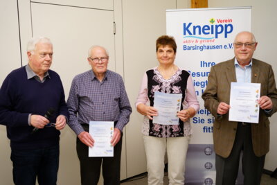 Ehrung f&uuml;r &uuml;ber 5000 Wanderkilometer (v.2.l.n.r.) Gerhard Pudewills, Dagnar Noack, Peter Wannemacher  (Bild vergr&ouml;&szlig;ern)