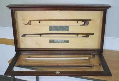 Foto des Albums: Übergabe der Nachbauten der historischen Violone- und Kontrabassbögen