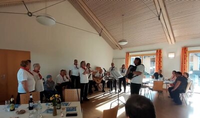 Vorschaubild: Gerne folgten wir der Einladung, um für Kurt und seine Familie zu singen