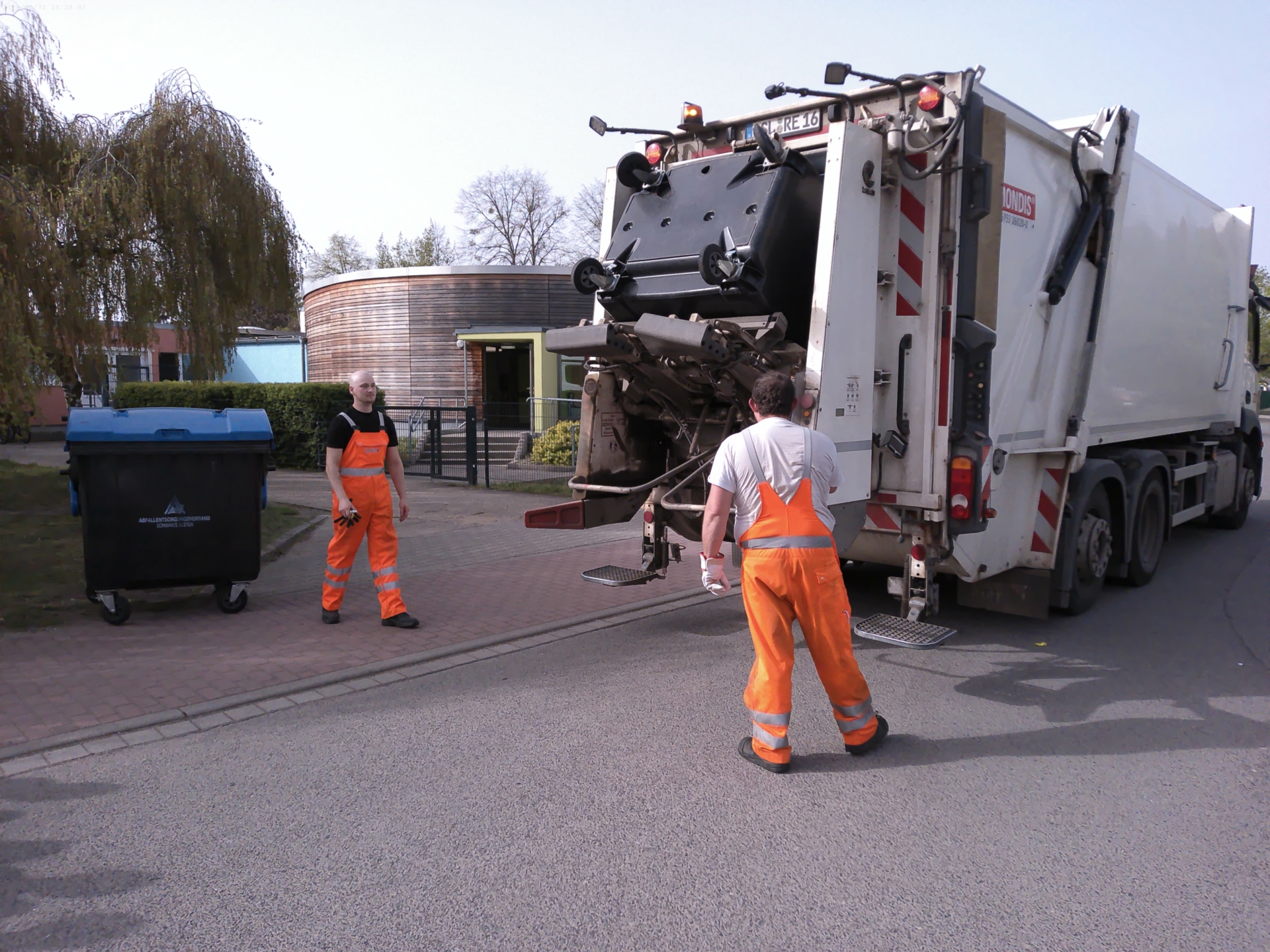 Bild: ...mit Schwung nach oben gehoben,
