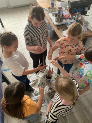 Foto des Albums: Werken Klasse 4a Kerzen ziehen