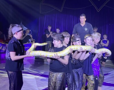 Foto des Albums: 2. Vorstellung Zirkus Simsalabim aller Kinder der Grundschule Thallwitz (16. 04. 2024)