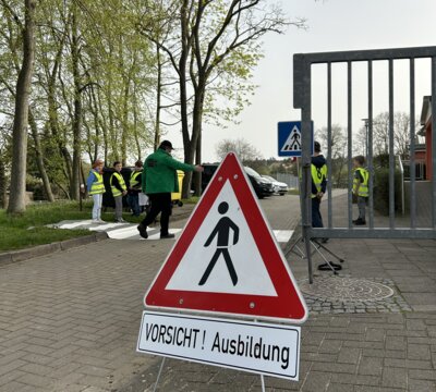 Vorsicht Ausbildung  (Bild vergr&ouml;&szlig;ern)