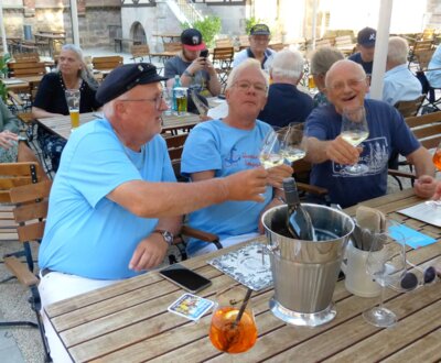 Vorschaubild: Ein Prosit auf die Freundschaft
